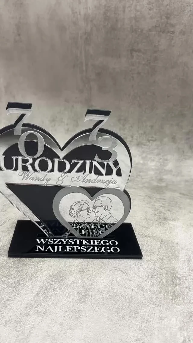 💎 Elegancja w każdym detalu 💎
Personalizowany topper z sercem i imionami – idealny na urodziny, rocznice i wyjątkowe chwile.
Zapraszamy do zamówień w wiadomości prywatnej, pamiętajcie razem stworzymy coś pięknego 🩵
#topper #toppercake #toppernatort #indywidualnezamówienie #urodziny #birthdaycake
